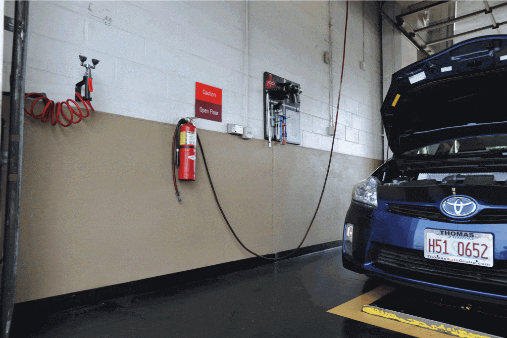 Auto Maintenance Center | Oil Change Area